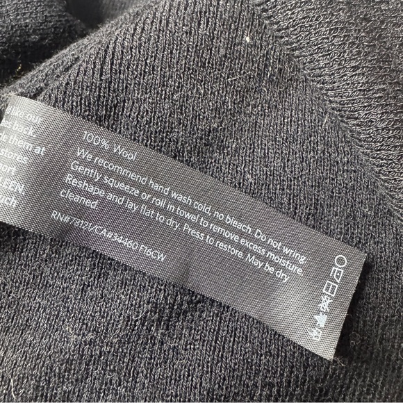 Eileen Fisher Sleeveless Tunic Sweater Fine Knit 100%‎ Wool XS Split Side Black - Picture 4 of 6